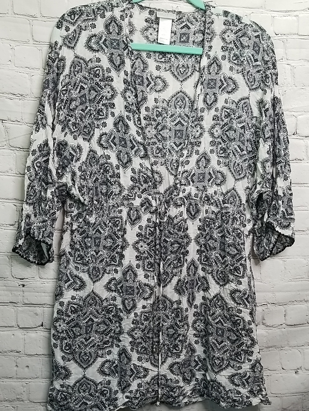 DOTTI womens suze Small top 3/4" sleeves deep Vneck w/tie closure EUC